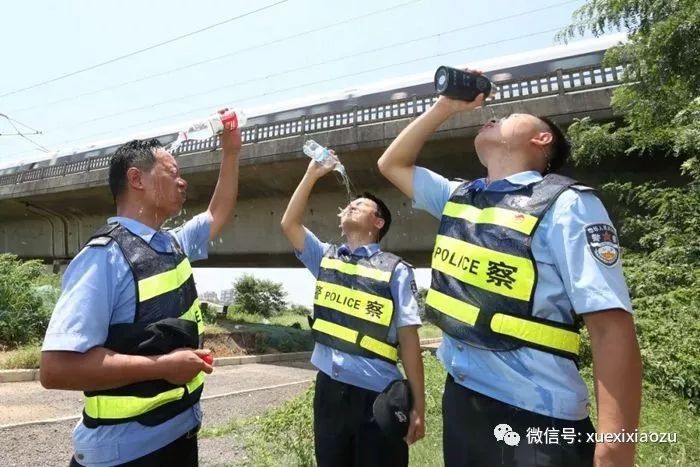 警方遭遇袭扰事件，职责捍卫与公众安全的双重挑战