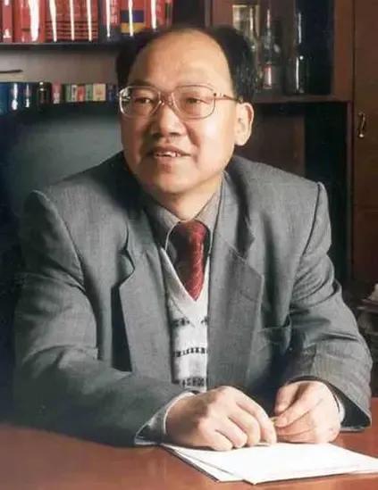 A股龙头企业原董事长被判刑，背后的故事与教训