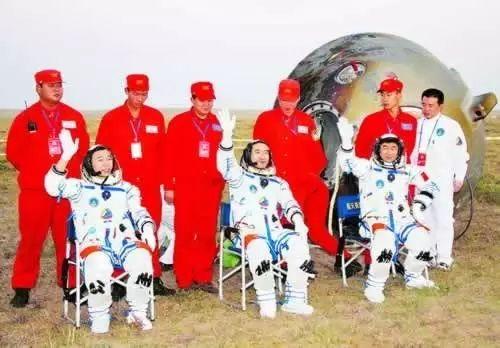 天舟八号货运飞船发射成功，太空物流新时代的里程碑事件