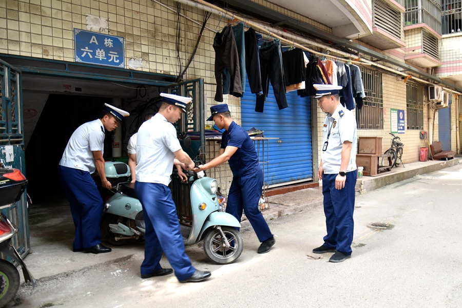 西门街道持续推进电动自行车安全隐患全链条整治行动