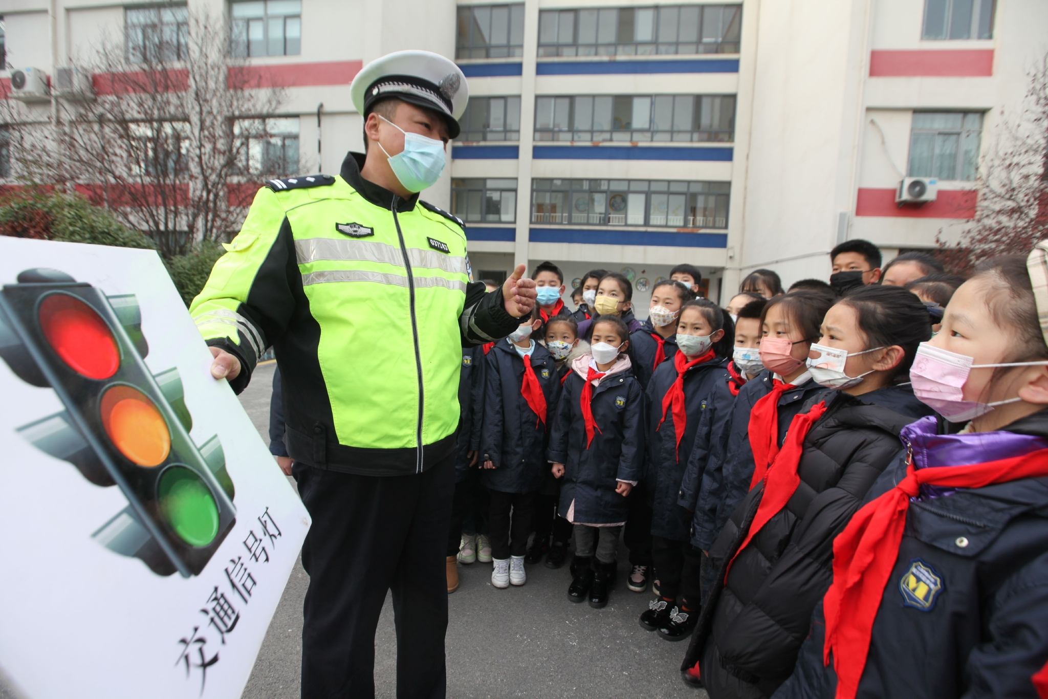 阳谷交警走进校园开展面对面安全教育讲座