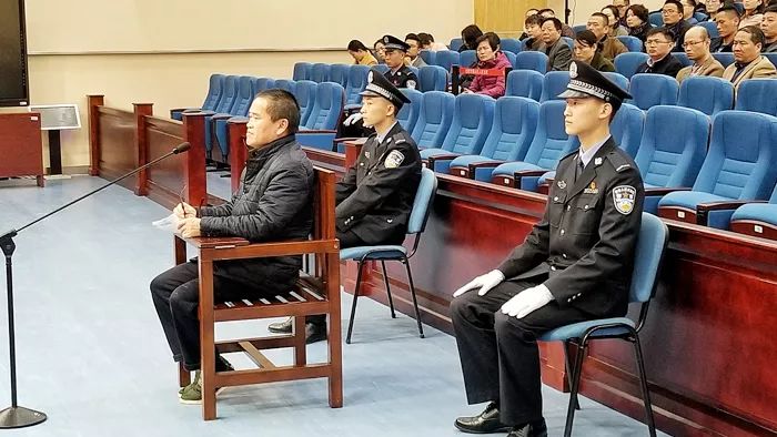 国企董事长月均受贿曝光，腐败警钟长鸣