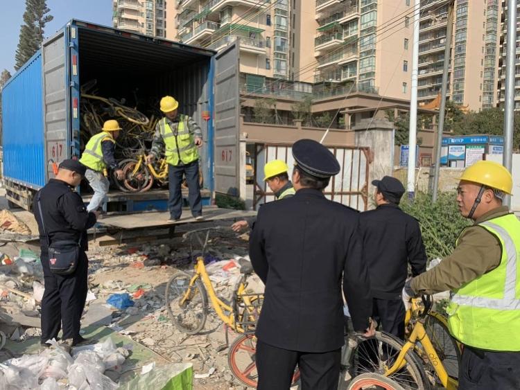 深圳不锈钢盲道拆除引发关注，城市管理的进步与挑战与黑灯回应