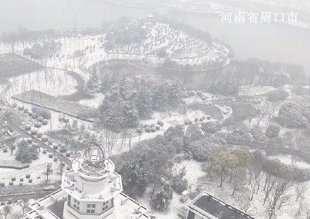 暴雪下的春运回家路，挑战与波折